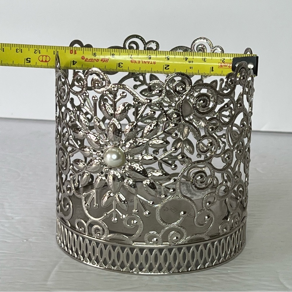 BATH & BODY WORKS SNOWFLAKE SWIRL PEARL LARGE 3 WICK CANDLE HOLDER Holiday - Picture 6 of 6